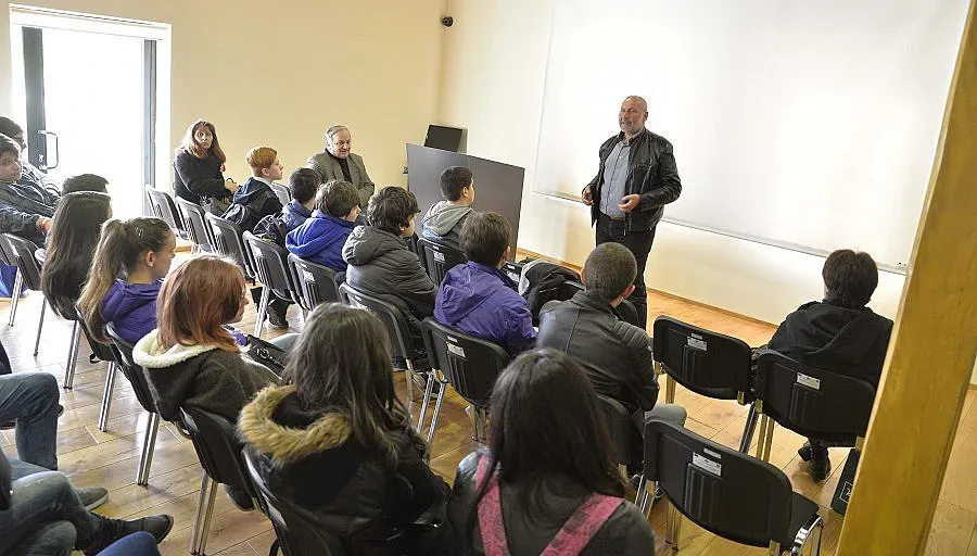 Деца питат Овчаров пазят ли змии съкровища