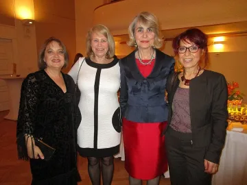 Випове обсипаха с подаръци Мария Конакчиева