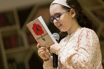 Мери Попинс от Вихровения помага на деца чрез стихове