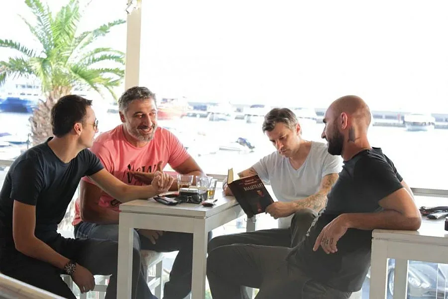 Бойко Кръстанов пали свещ преди каскади