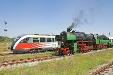 Задържат влакове за митническа проверка