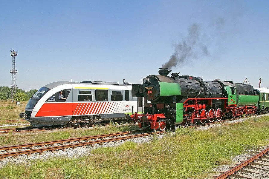 Задържат влакове за митническа проверка