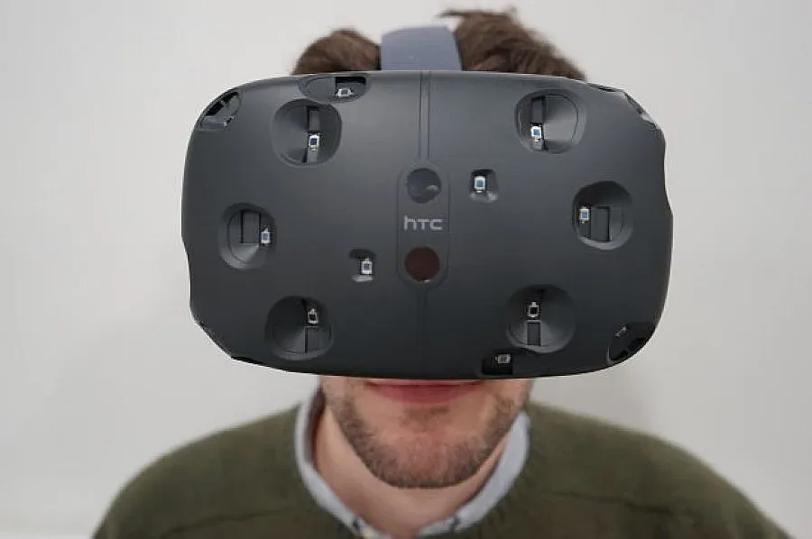 899 евро ще  струва HTC Vive VR