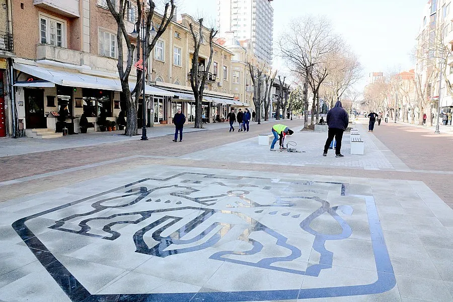 Варна събра 192 столици на площада