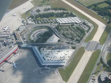 Жена блокира летището в Кьолн