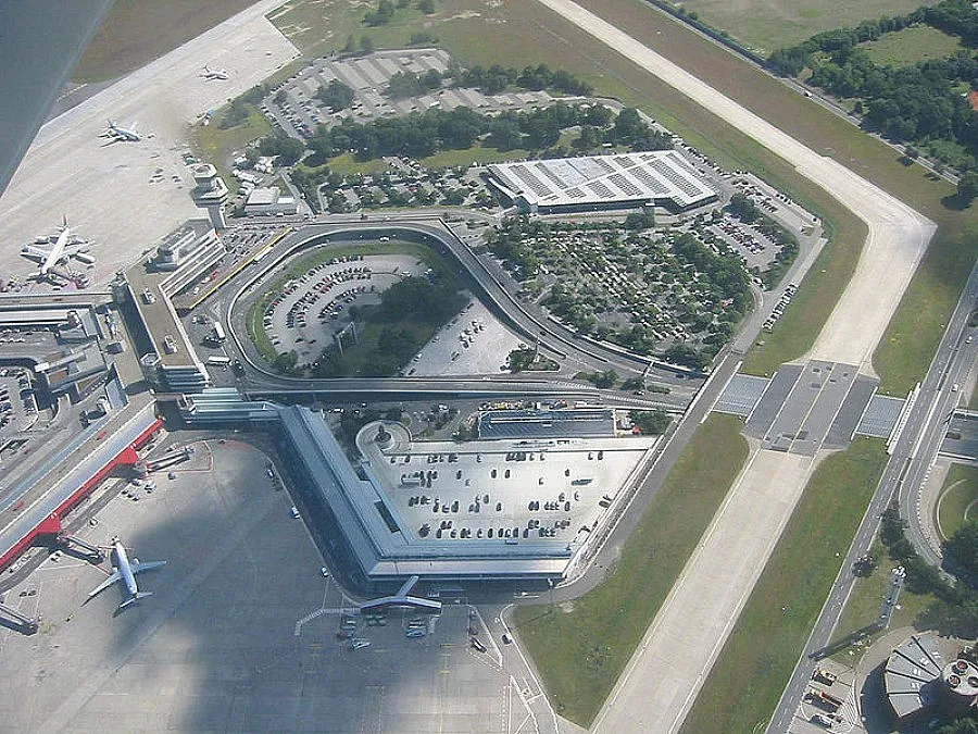 Жена блокира летището в Кьолн