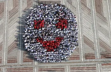  Видин се усмихна пролетно с жива мартеница