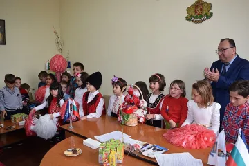 Първокласници на гости на омбудсмана на Кърджали 