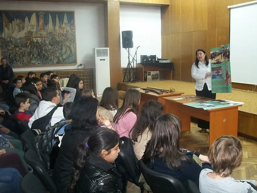 Ученици стартират деня с "Минутка по родолюбие"