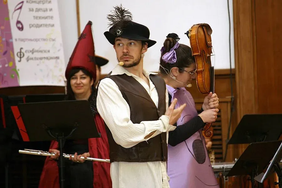 Ивайло Захариев става котарак в чизми