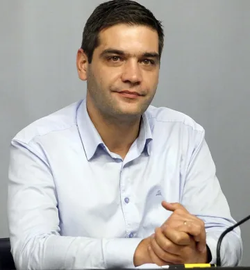 Някои в БСП правят политика,  а други частен бизнес