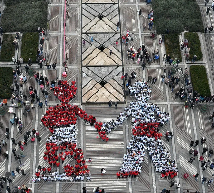 Жива мартеница от 600 ученици