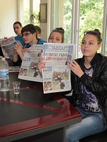 "Стандарт" търси репортери и стажанти 