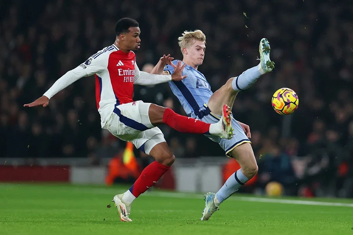 Арсенал пребори Тотнъм и остава в битка за титлата