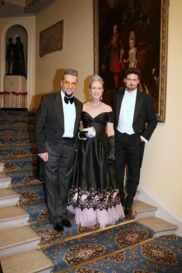 Евгени валсува с принцеси в Лондон