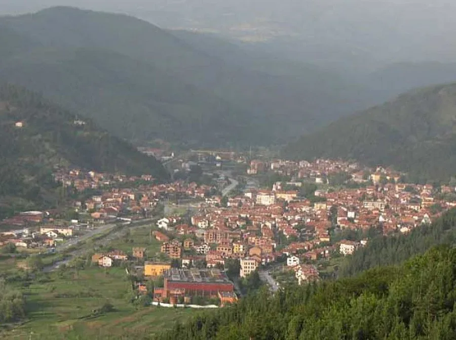 400 на протест срещу продавача на ракията – убиец