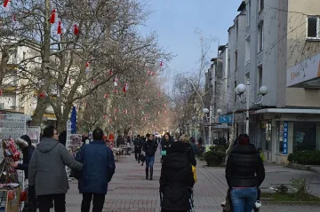 Закичиха центъра на Враца с 225 мартеници