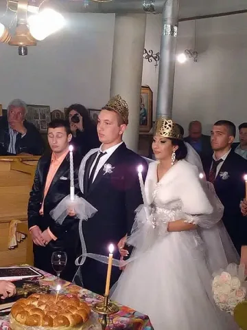 Младоженец ремонтира  зала, за да каже "да" 