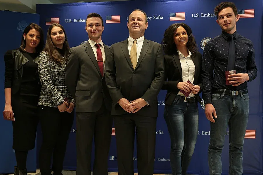 100 000 български студенти на летни бригади в САЩ