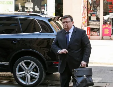 Цацаров: Махаме частните кортежи