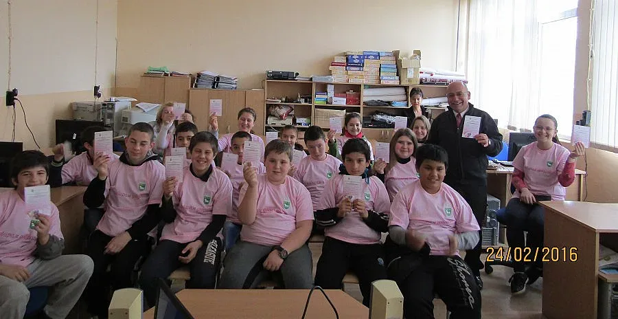 Филм и розови тениски срещу тормоза в училище