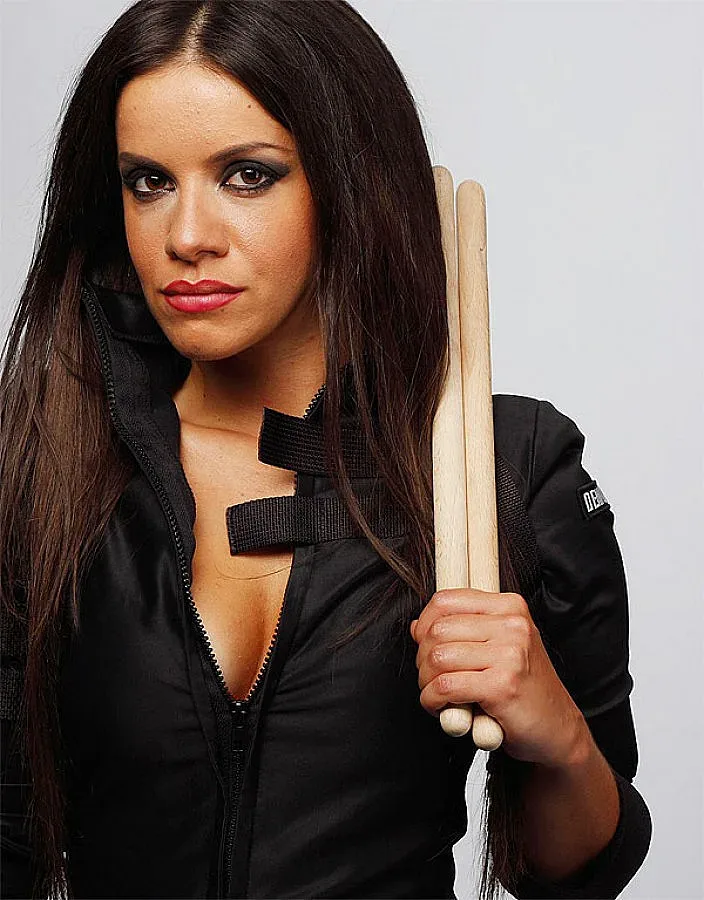 Елица пее за Неймар