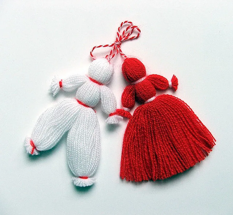 Животни и мотики с мартеници в Пиринско