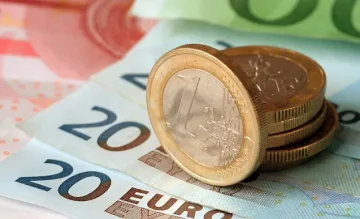 Гурбетчия прати 150 евро на дядо да си плати глобата