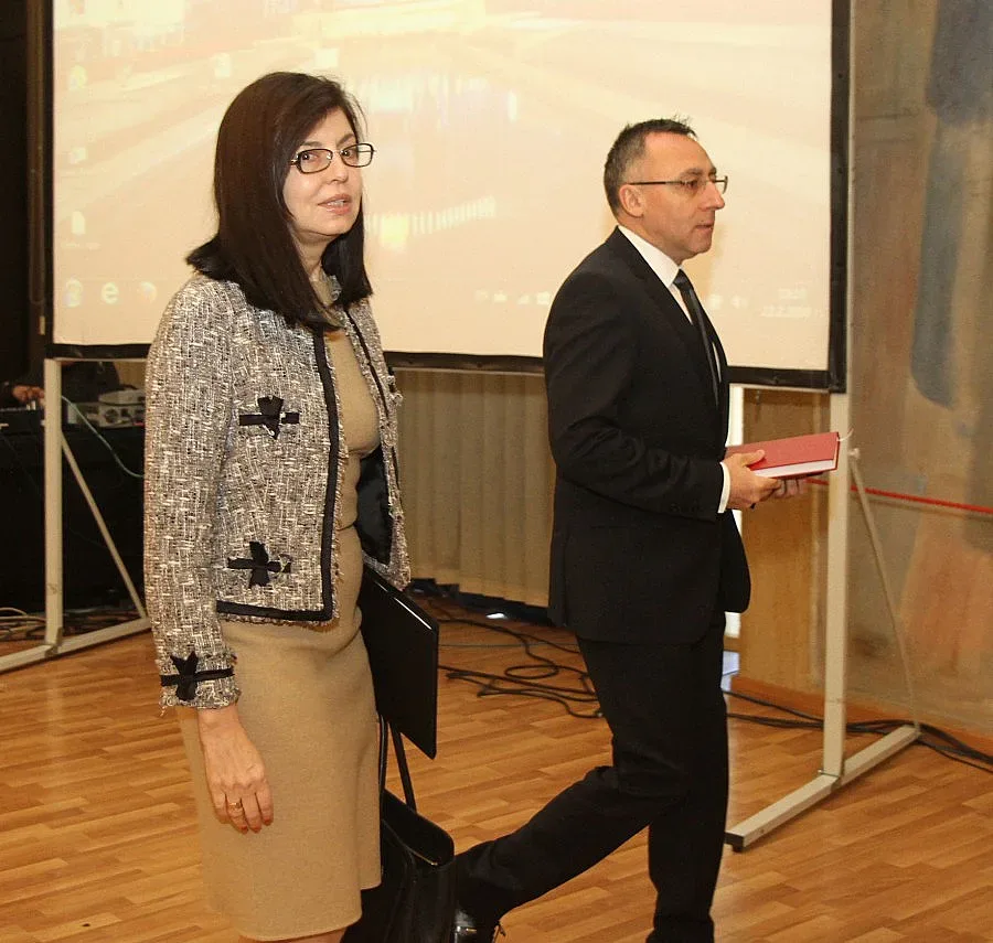 Децата питат: Забранени ли са живите автори в учебниците?