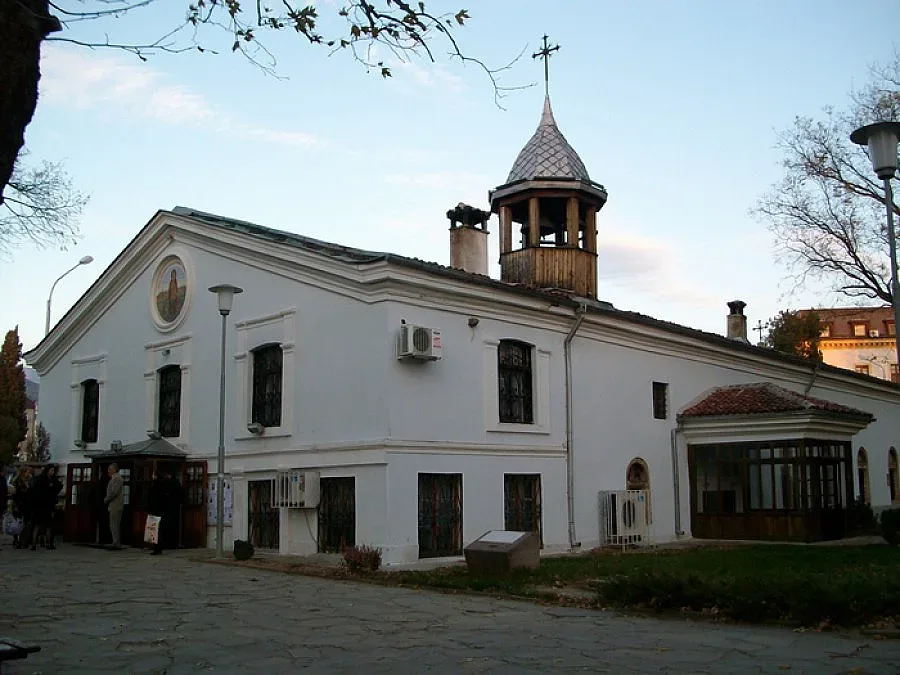 Свещеник от Сливен дарява детските на министър Калфин