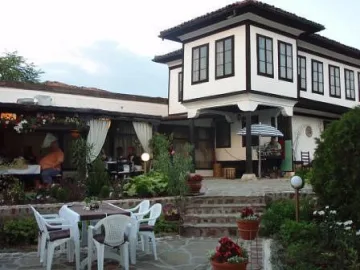 Забраняват зимните градини на ресторанти в Разград