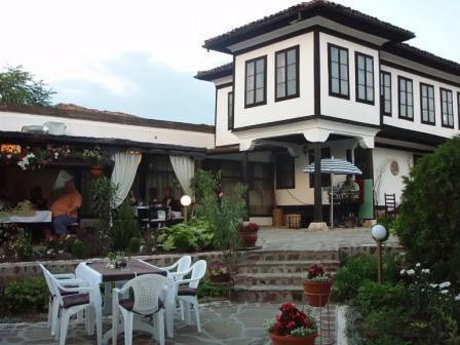 Забраняват зимните градини на ресторанти в Разград