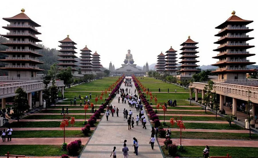 Къща на обратно радва туристи в Тайван (ВИДЕО)