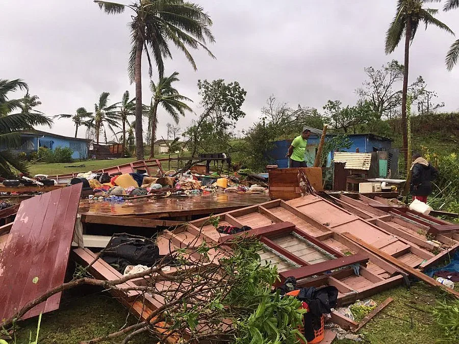 Мощен ураган удари Фиджи