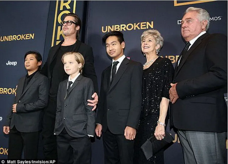 С мама по червения килим