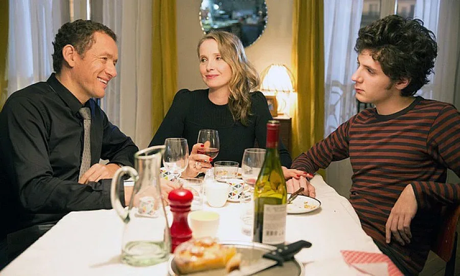 Син ревнува майка си 