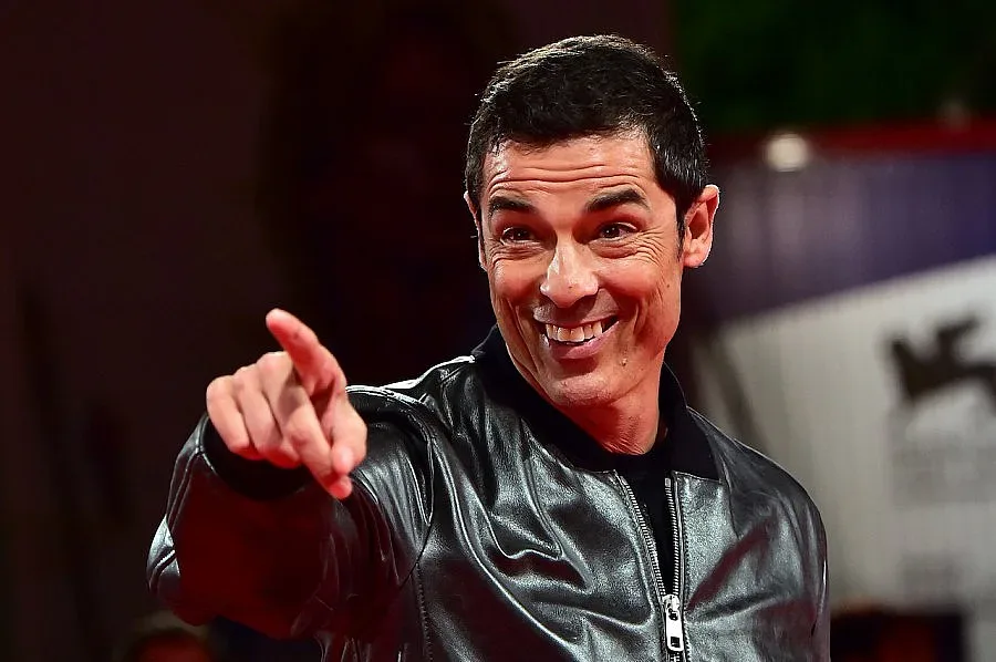 Алесандро Гасман защитава гейове и лесбийки