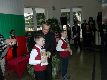 Кмет пише патриотична тетрадка за Левски