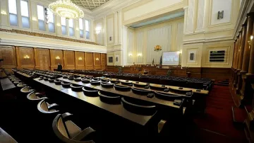 Разглеждаме парламента свободно утре