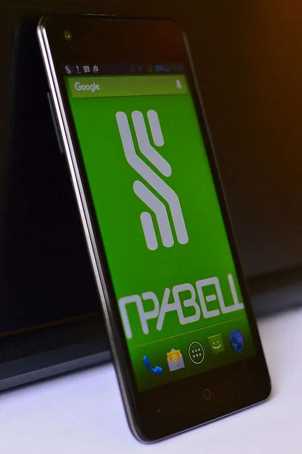 "Правец” пуска първия си смартфон