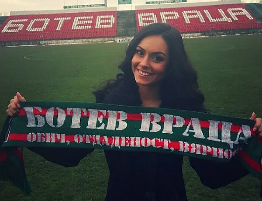 Дядо трогна Мис Национален отбор по футбол