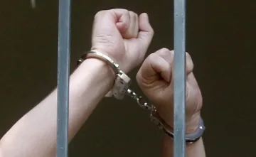 18-годишен с 13 присъди остава за постоянно в ареста