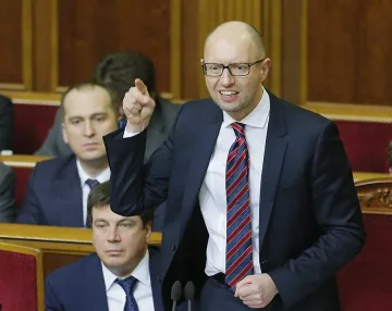 Кабинетът на Яценюк оцеля със загуби