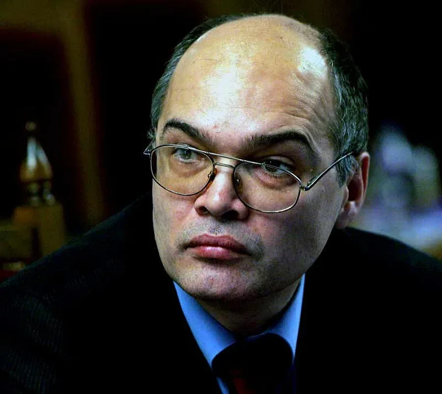 Нелепо е да чакаме някой отвън да ни свърши работата