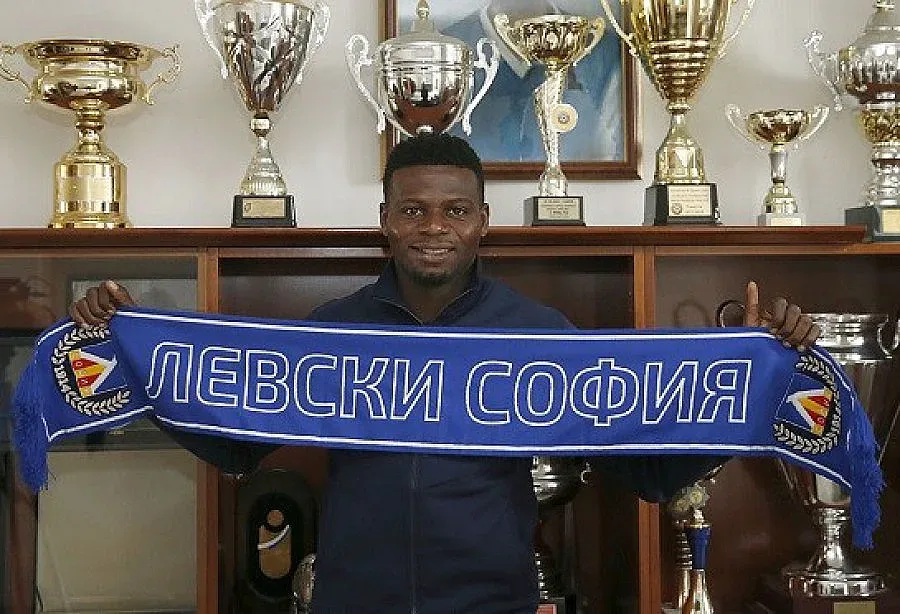 Адениджи подписа с "Левски"