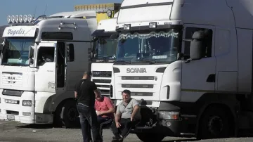 Редят тировете в две колони на Кулата