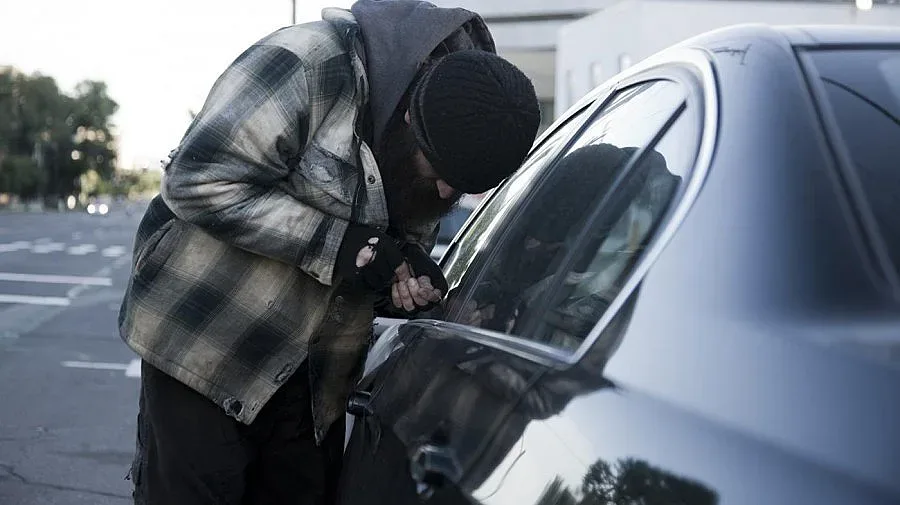 Внимание: Паяк вдига колата завинаги