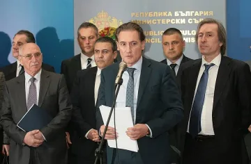КРИБ: Бежанската вълна е взривоопасна, правителството дава стабилност 