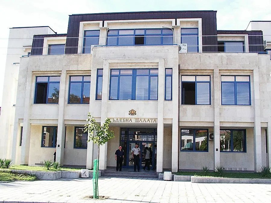 Майка с пробация за неплатена издръжка на детето си