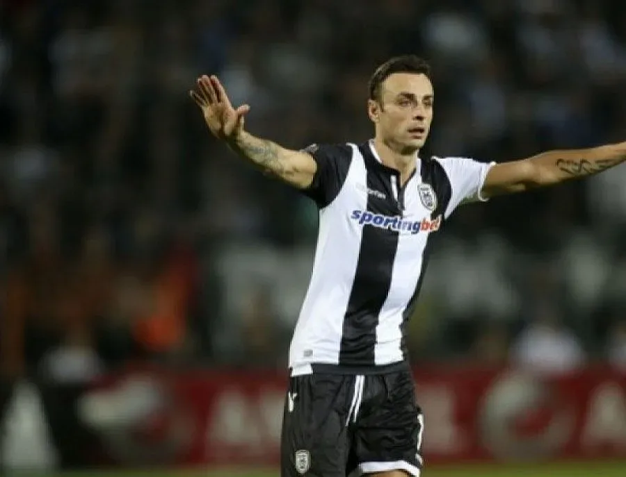 Изпратиха с камъни Бербо и компания